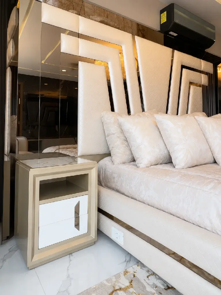 Cama V-line 03.webp